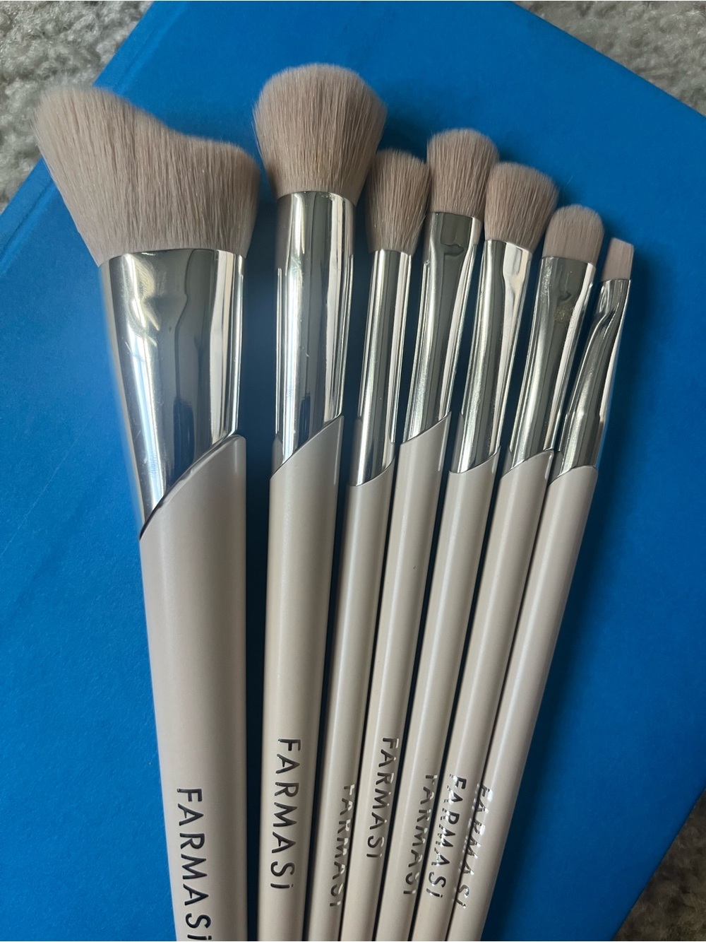 Farmasi Neutral Beige & Silver 7-Piece Makeup Brush Set